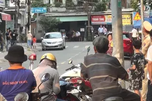 Khám ngôi nhà nghi có liên quan vụ nổ tại Cục Thuế Bình Dương