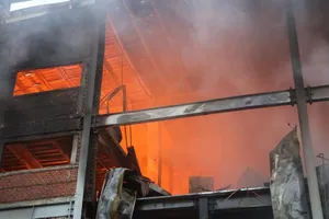 Bình Dương: Công ty bánh kẹo bốc cháy dữ dội