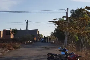 Người đàn ông bốc cháy ngùn ngụt giữa đường