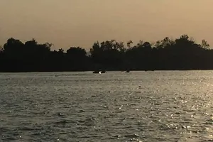 Xe ô tô bất ngờ lao xuống sông, 2 người thương vong