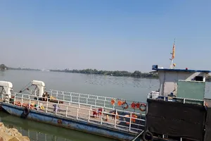 Vụ ô tô lao xuống sông 1 người chết: Tạm ngưng phà để điều tra