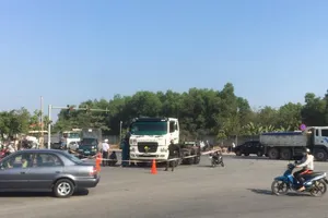 2 phụ nữ thương vong dưới bánh xe container