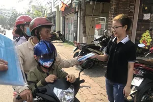 Bình Dương phát khẩu trang miễn phí cho người dân