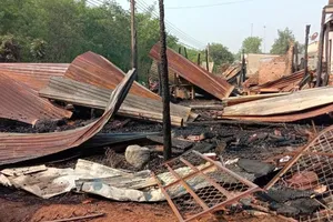 Xưởng gỗ bị cháy rụi, 1 người tử vong