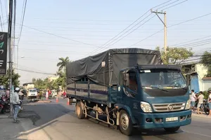 Đang mang thức ăn sáng về nhà thì gặp nạn