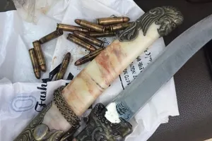 Băng trộm thủ súng, lái ô tô tải đi trộm