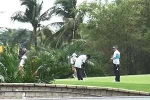 Bất chấp lệnh cấm, sân golf lớn ở Bình Dương vẫn hoạt động
