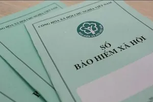 Lợi dụng dịch bệnh mua sổ bảo hiểm của công nhân để trục lợi