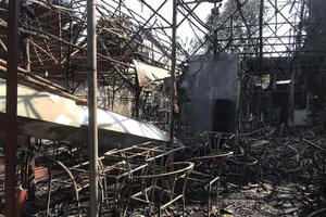 Quán cà phê tại Bình Dương bị lửa thiêu rụi