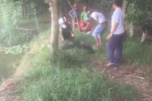 Đi bắt ốc, 2 thanh niên tử vong giữa hồ nước