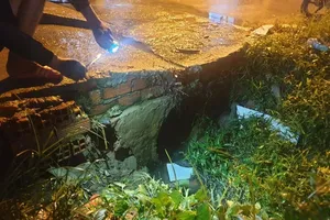 Bình Dương: Thêm 1 bé trai tắm mưa bị nước cuốn trôi