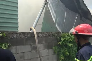 Cháy vựa phế liệu, cả khu dân cư hoảng loạn bỏ chạy