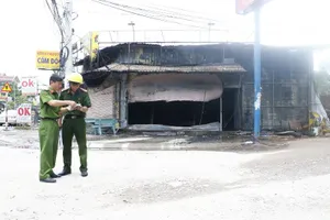 Vụ cháy 3 người chết: Người tình mua hoa cúc trước khi cháy