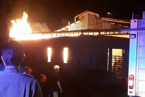 Bình Phước: Lửa bao trùm kho sản xuất nhang của nhà chùa