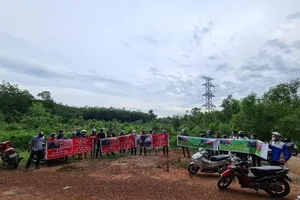 Công ty vẽ dự án ma, người dân căng băng rôn đòi tiền