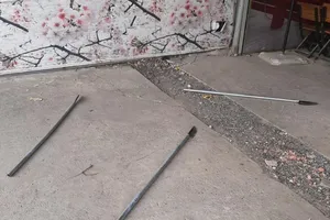 Hung hãn tấn công chủ nhà vì bị nhắc nhở chạy xe gây ồn ào