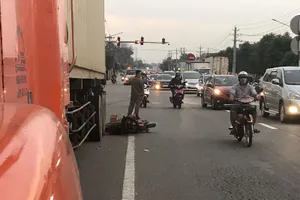 Nam học sinh lớp 9 bị xe tông chết trên đường đi học về