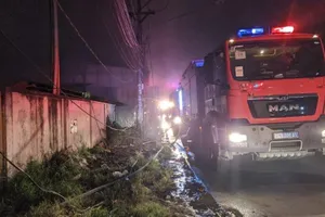 Cháy lớn tại công ty sản xuất bao bì ở Bình Dương