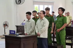 Chém hàng xóm vì... không mở cổng giúp