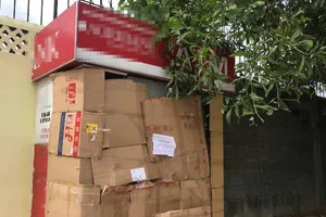 Bình Dương: 1 người đàn ông bịt mặt cạy phá trụ ATM 