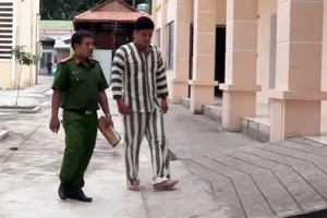 Khởi tố bị can với kẻ đánh nữ sinh sau va chạm giao thông