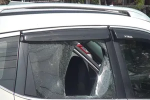 Bình Dương: Nhóm người chặn ô tô đập phá, bắt người