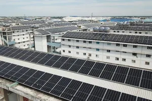 Dân bức xúc việc lắp điện năng lượng mặt trời ở mái chung cư