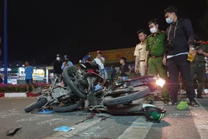 Bình Dương: 2 xe máy tông nhau, 3 người thương vong