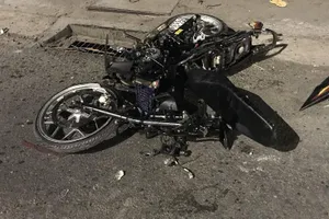 Sau khi nhóm thanh niên đua xe thì phát hiện 1 người chết