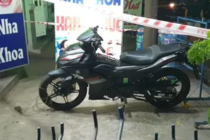 Bắt kẻ 'đá nóng' xe máy, 1 bác sĩ bị đâm tử vong