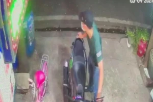 Công an treo thưởng 100 triệu đồng để bắt kẻ giết người 