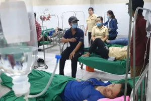 Bình Dương: Hàng chục công nhân ngất xỉu vì rò khí Amoniac