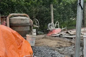 Đang phụ hồ, người đàn ông nghi bị điện giật tử vong