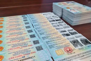 Bình Dương trả lời thắc mắc của dân về giá cước trả thẻ CCCD