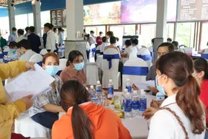 Bất chấp lệnh cấm, 120 người tụ tập ở nhà hàng tổ chức sự kiện