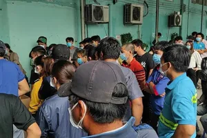 Bình Dương: Test nhanh COVID-19 vẫn rất đông ở các cơ sở y tế