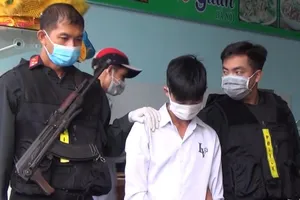 Bắt nhóm tàng trữ hơn 17 kg ma túy cùng nhiều súng đạn ở Bình Dương