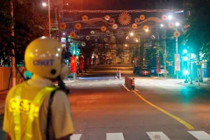 Đường phố Bình Dương vắng bóng người sau 18 giờ