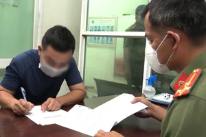 Công an làm việc với người lên Zalo kêu gọi chạy xe máy về Hà Tĩnh 