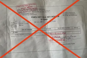 Hai anh em ở Bình Dương làm giấy test nhanh COVID-19 giả để ‘thông’ chốt