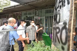 Người dân Bình Dương treo biển 'cần hỗ trợ', Phó Thủ tướng chỉ đạo nóng