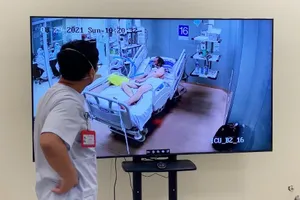 Cận cảnh khu điều trị bệnh nhân nhiễm COVID-19 nặng ở Bình Dương