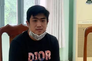 Người mặc đồ bảo hộ chém đứt lìa bàn tay ở Bình Dương ra đầu thú