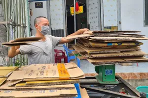 Người dân TP Thủ Dầu Một vui mừng khởi động làm việc trở lại