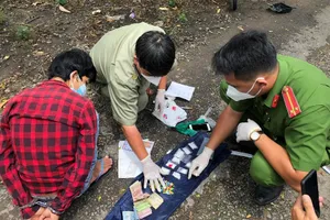 Đang bán số lượng lớn ma túy tại nghĩa trang ở Bình Dương thì bị bắt