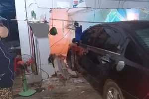  Ô tô tông sập bức tường nhà nghỉ làm bé gái 1 tháng tuổi tử vong