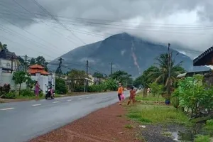 Núi Bà Đen sạt lở sau mưa lớn