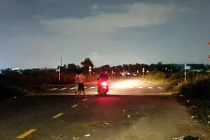 Công an tìm thân nhân người chết ở bãi đất trống tại Bình Dương