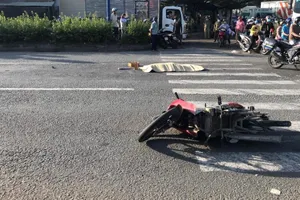 Xe máy va chạm với xe tải, 2 người phụ nữ bị thương vong 