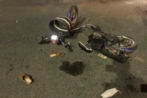 1 phụ nữ đi xe đạp điện tử vong dưới gầm container